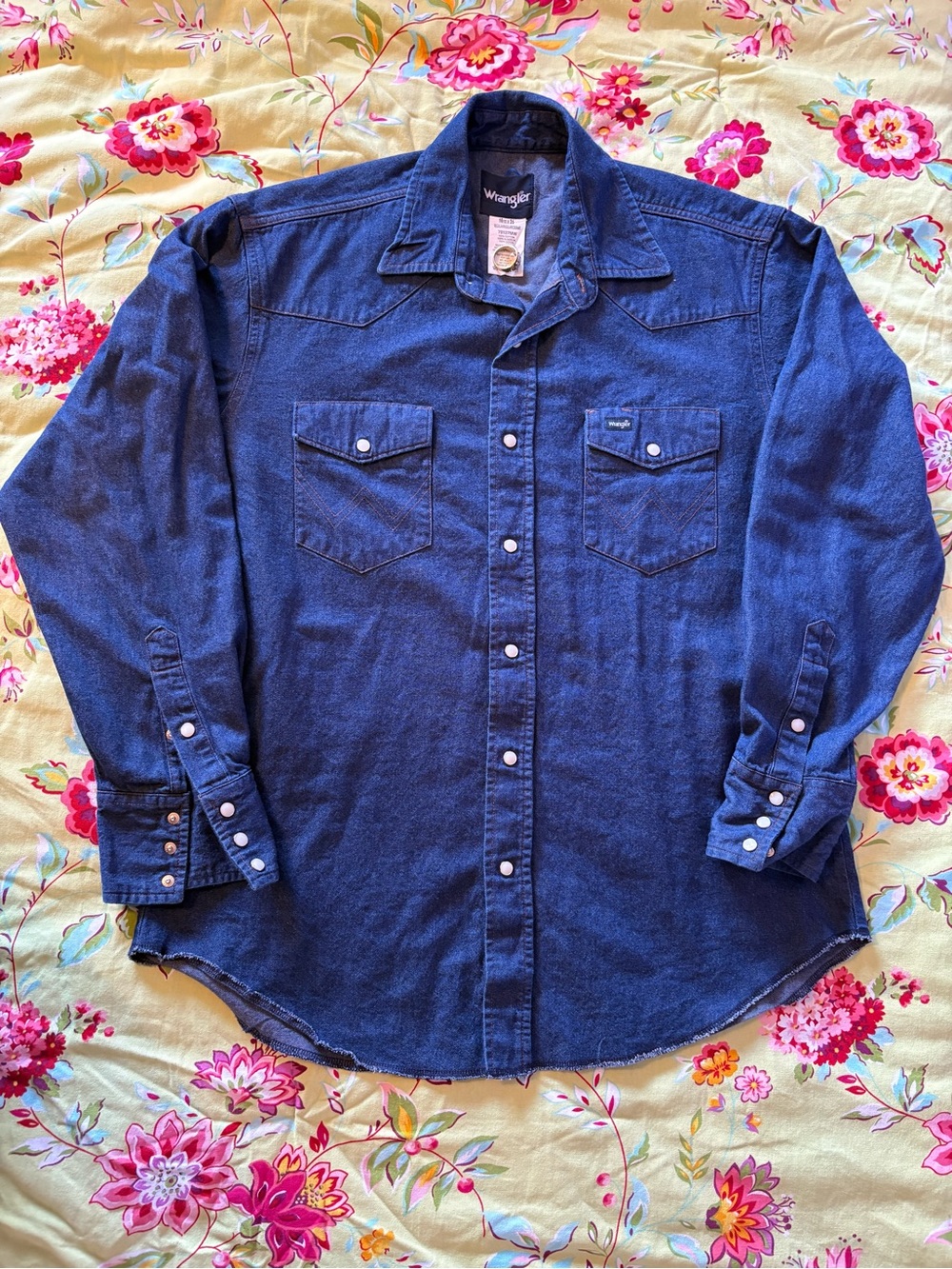 Wrangler Y2K pearl snap dark wash denim western button up shirt Large 32x24 EUC